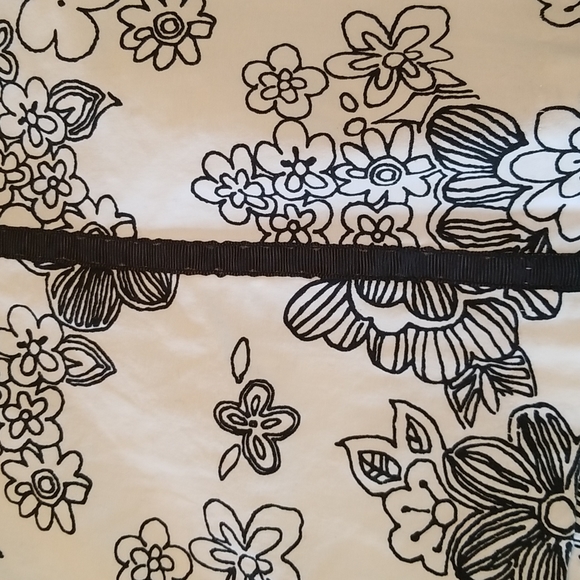Spring skirt, white with black ribbon detail - Picture 2 of 6